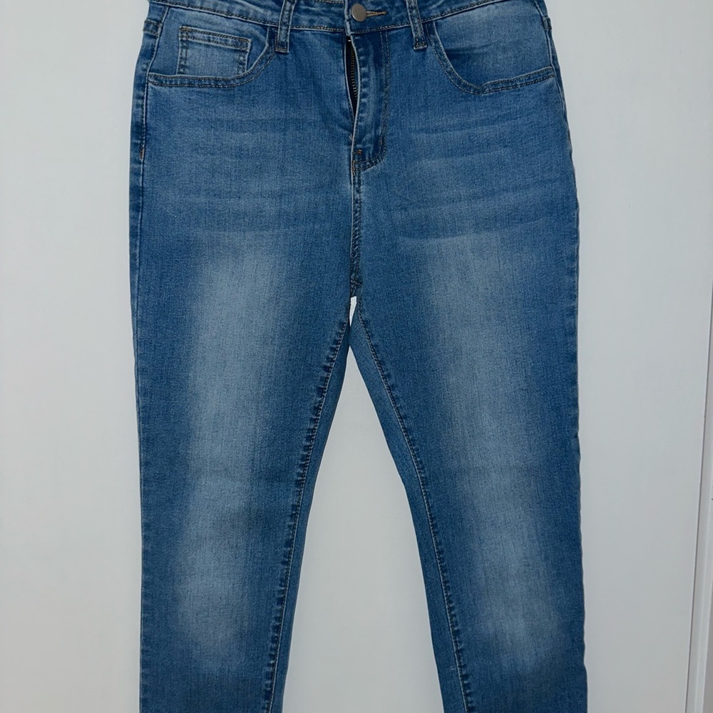Shein Women’s Skinny Jeans – 32 Wash Distressed Hem